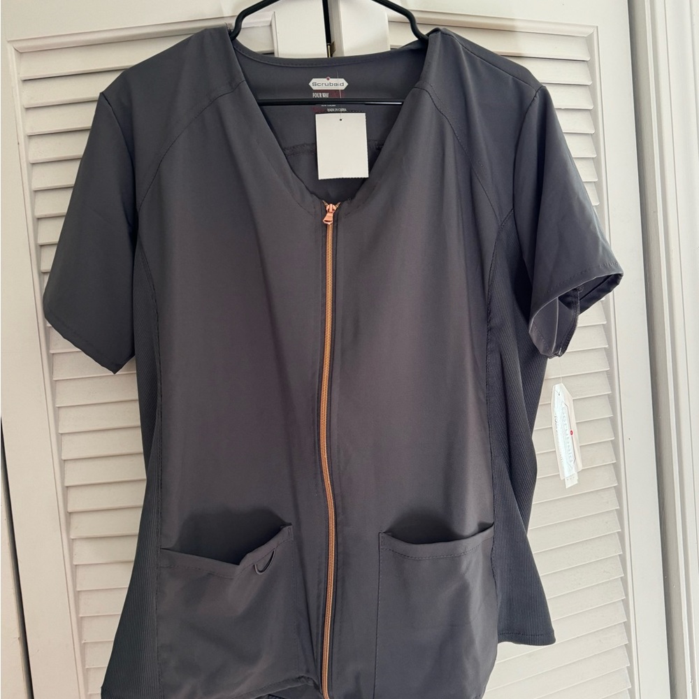 New with tag scrub top